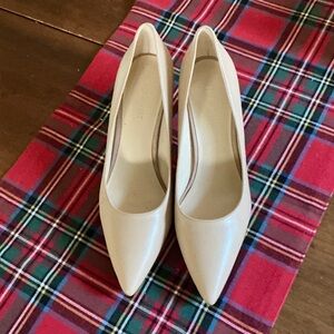 Nine West Cream Pointed Toe Heels
